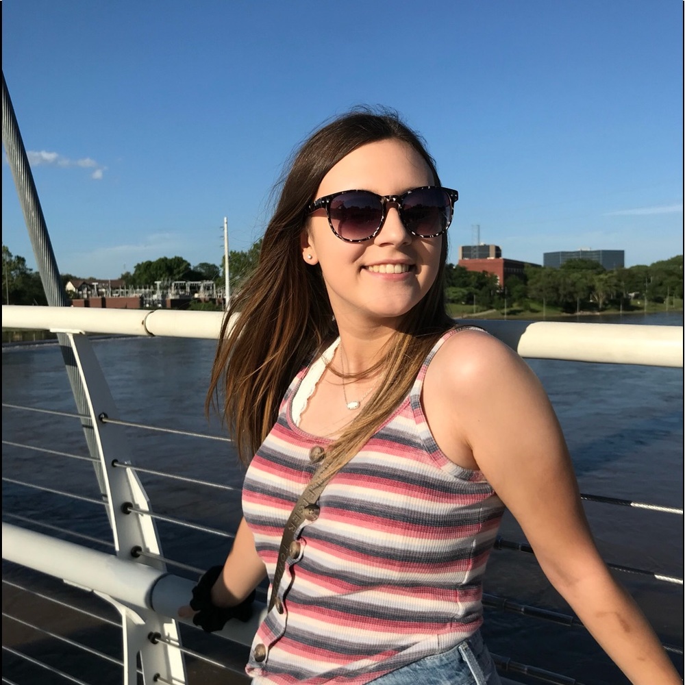 Meet your Posher, Leah